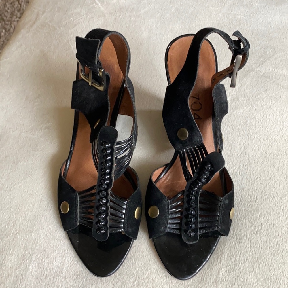 No 704 b Black patent leather and suede wedge heels, size 38 (7.5)